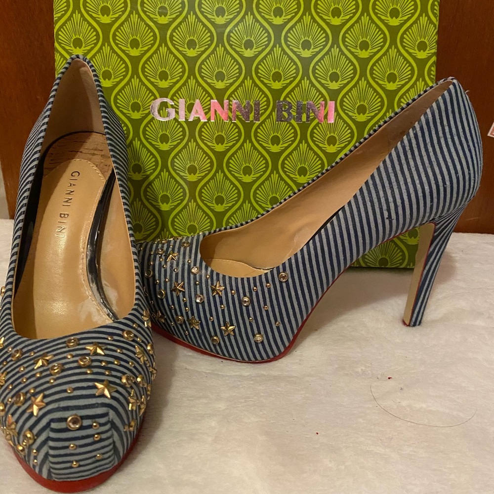 Sandals - Picture 2 of 2